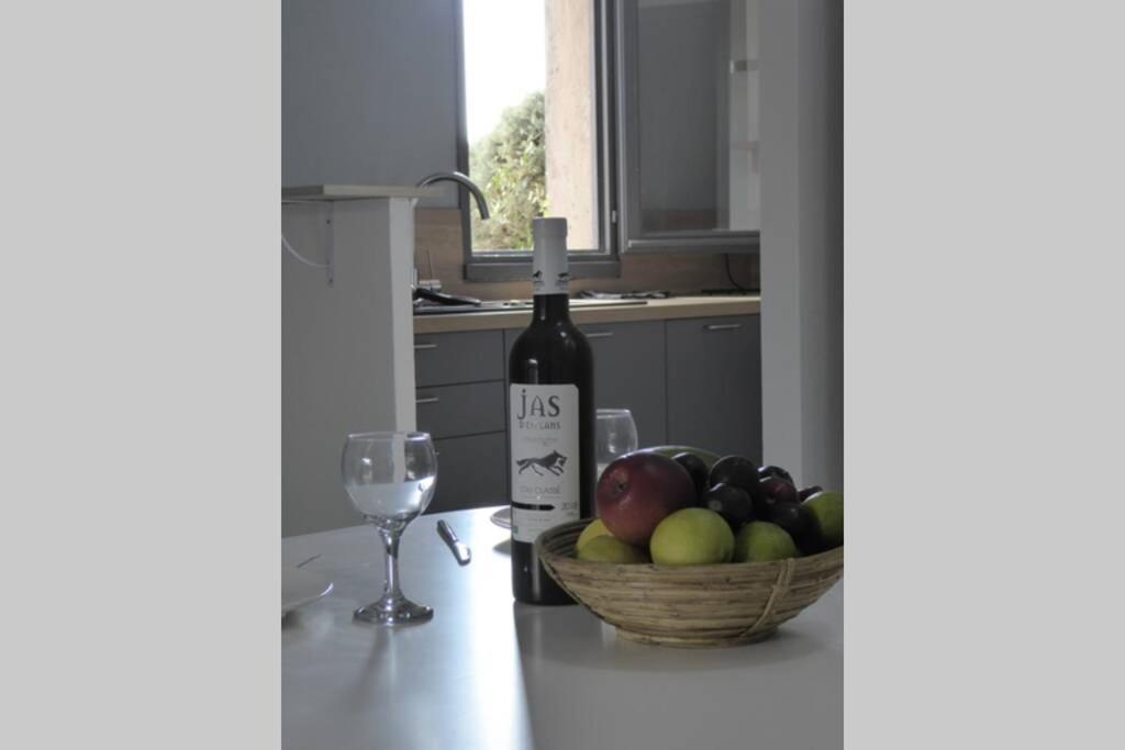 Mazet Dans Residence Avec Piscine Bagnols-en-Foret Luaran gambar