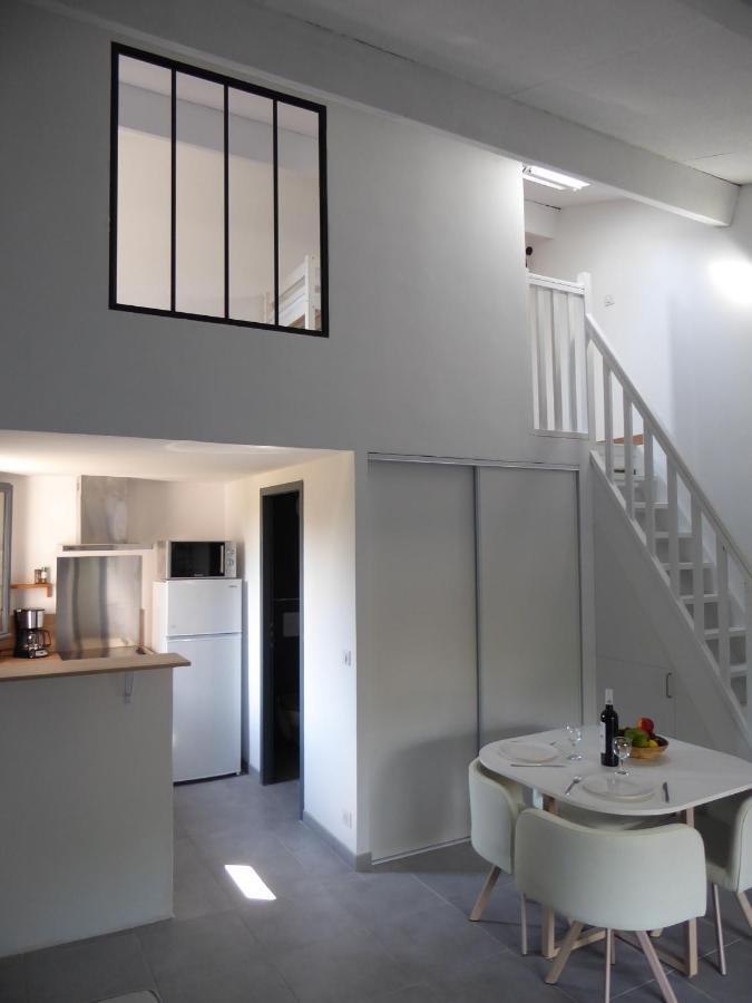 Mazet Dans Residence Avec Piscine Bagnols-en-Foret Luaran gambar