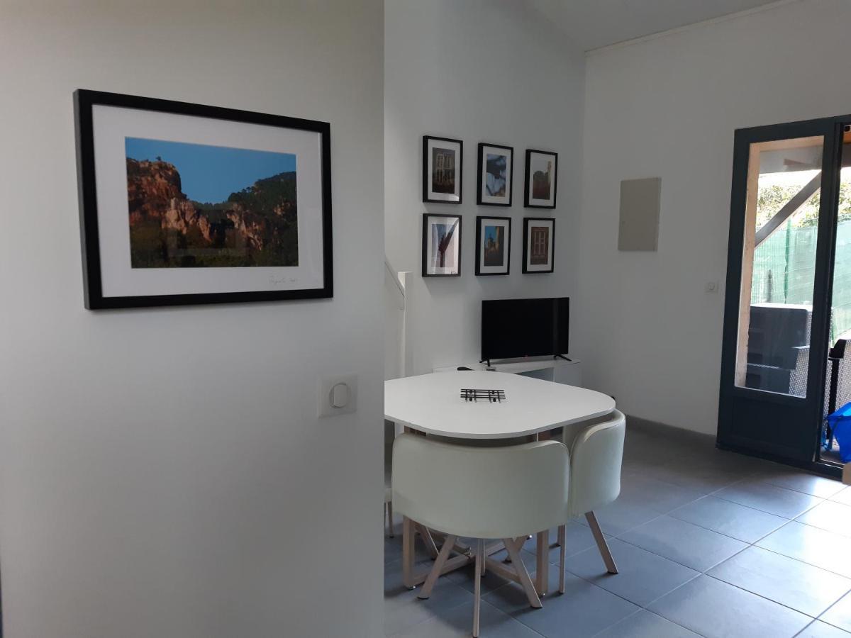 Mazet Dans Residence Avec Piscine Bagnols-en-Foret Luaran gambar