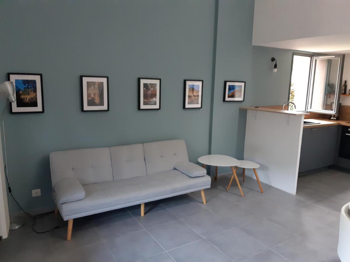 Mazet Dans Residence Avec Piscine Bagnols-en-Foret Luaran gambar