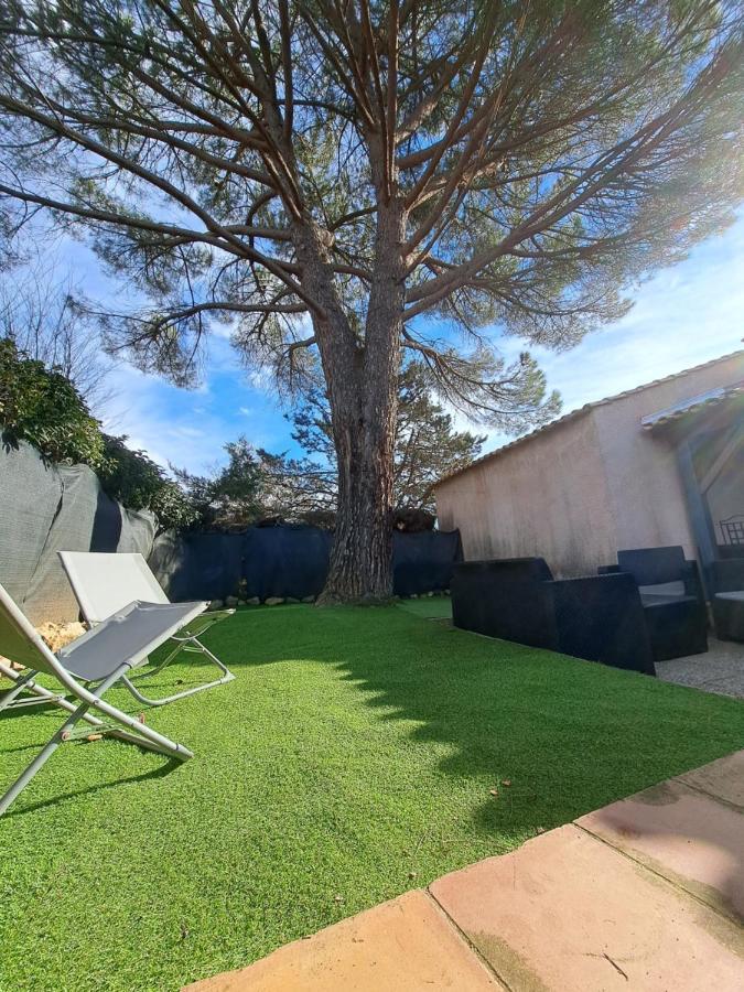 Mazet Dans Residence Avec Piscine Bagnols-en-Foret Luaran gambar