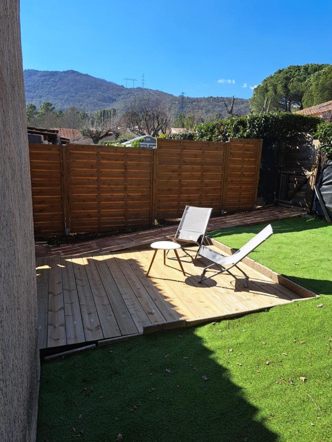 Mazet Dans Residence Avec Piscine Bagnols-en-Foret Luaran gambar